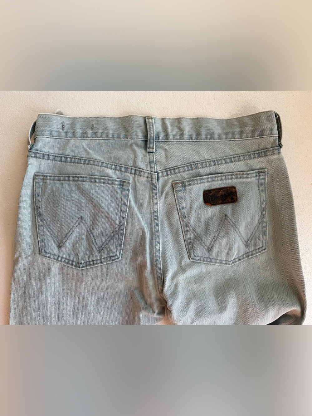Brockton Fit Light Wash Wrangler Mens Jeans